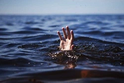 Nỗ lực tìm kiếm hai người mất tích khi bơi qua sông Xanh ở Lào Cai