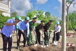 Trồng hơn 5.000 cây xanh ở khu vực biên giới Đắk Lắk
