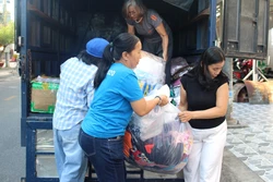 Tặng hơn 1.000 bộ áo dài cho phụ nữ vùng biên