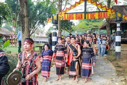 Rộn ràng tái hiện Lễ cưới của đồng bào dân tộc Tây Nguyên