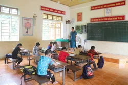Chuyện về những giáo viên xung phong 'cắm bản' tại điểm trường giữa đại ngàn