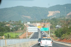 Cao tốc Khánh Hòa - Buôn Ma Thuột gần về đích vẫn vướng mặt bằng