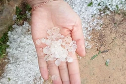 Mưa đá gây thiệt hại nhiều nhà dân ở xã Pa Ủ (Lai Châu)