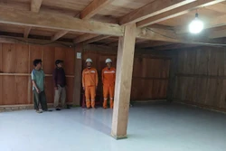 Quảng Ngãi: Lần đầu điện lưới về với Tu Thôn