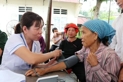 Giúp người dân vùng sâu được thụ hưởng dịch vụ y tế chất lượng ngay tại địa phương