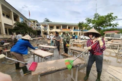 Khắc phục hậu quả mưa lũ: Bản giúp bản, xã giúp xã, trường giúp trường
