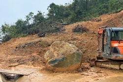 Sạt lở núi ở xã biên giới Đà Nẵng, 3 người mất liên lạc