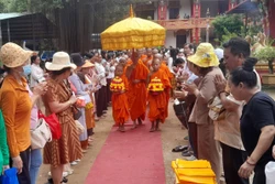 Đồng bào Khmer hướng về cội nguồn, nhớ ơn tổ tiên