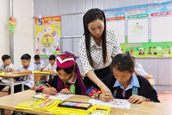 Thắp sáng tri thức nơi vùng biên