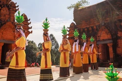 Sắc màu văn hoá của đồng bào Chăm