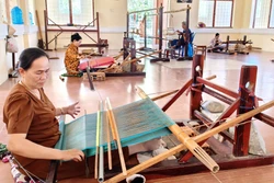 Phát huy giá trị làng nghề Chăm gắn với phát triển du lịch