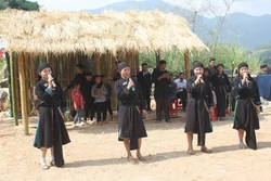 Bảo tồn di sản văn hóa dân tộc vùng cao mùa lễ hội tháng 7