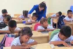 Cô giáo trẻ người Khmer hết lòng với học trò vùng đặc biệt khó khăn
