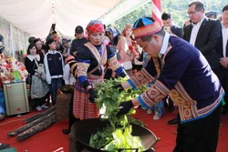 Độc đáo lễ hội tôn vinh cây chè Shan tuyết Suối Giàng