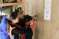 'Thầy giáo số' quân hàm xanh