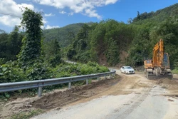 Khắc phục các điểm sạt lở ở xã miền núi Tây Trà