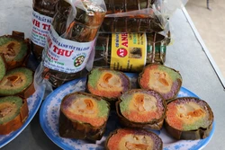 Bánh tét Trà Cuôn - đặc sản 'vượt lũy tre làng'