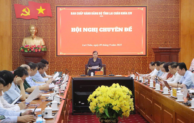 Bí thư Tỉnh ủy Lai Châu Giàng Páo Mỷ chủ trì hội nghị. lai-chau-090925.jpg