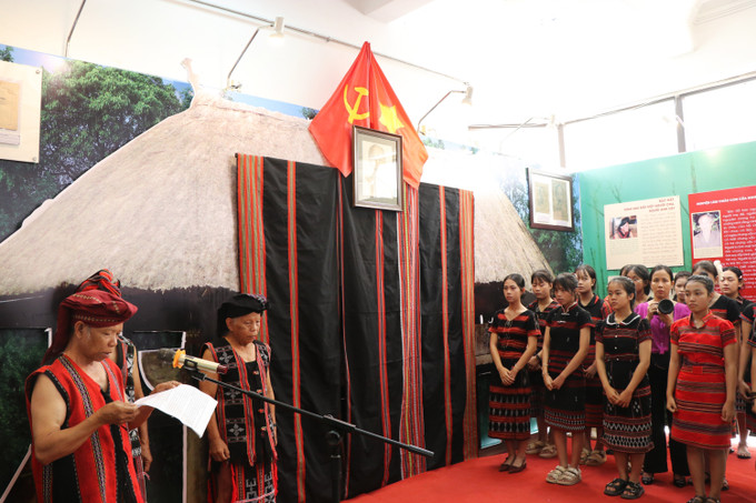 Tái hiện Nghi lễ và truyền thống mang họ Hồ của đồng bào các dân tộc miền Tây thành phố Huế. trien-lam-210525.jpg
