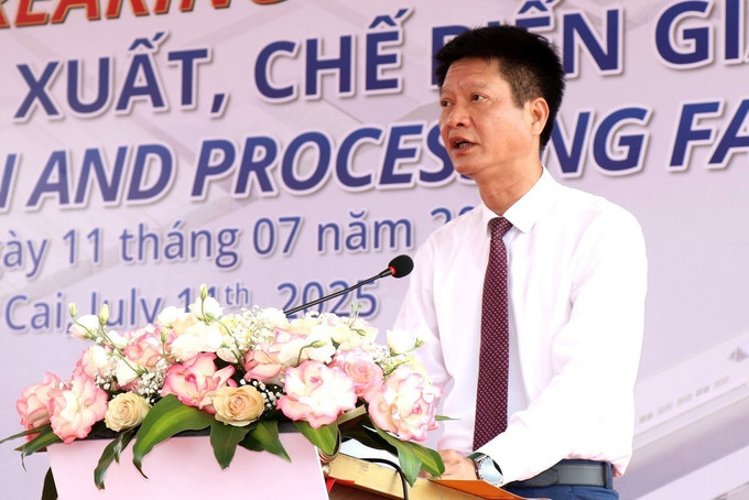 Phó Chủ tịch Thường trực UBND tỉnh Lào Cai Nguyễn Thế Phước phát biểu tại lễ khởi công. Ảnh: TTXVN phát nha-may2-11072.jpg