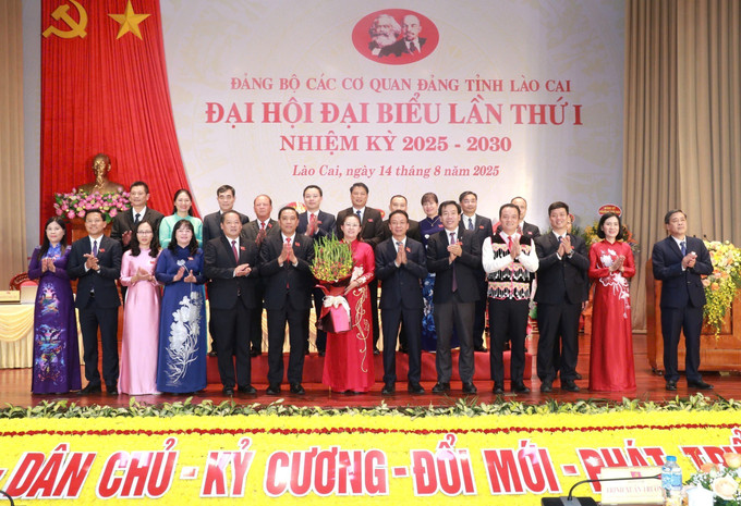 Đoàn đại biểu của Đảng bộ Các cơ quan Đảng tỉnh Lào Cai ra mắt dự Đại hội Đảng bộ tỉnh Lào Cai, nhiệm kỳ 2025 - 2030 gồm 30 đồng chí. Ảnh: Tuấn Anh/TTXVN lc3-140825.jpg