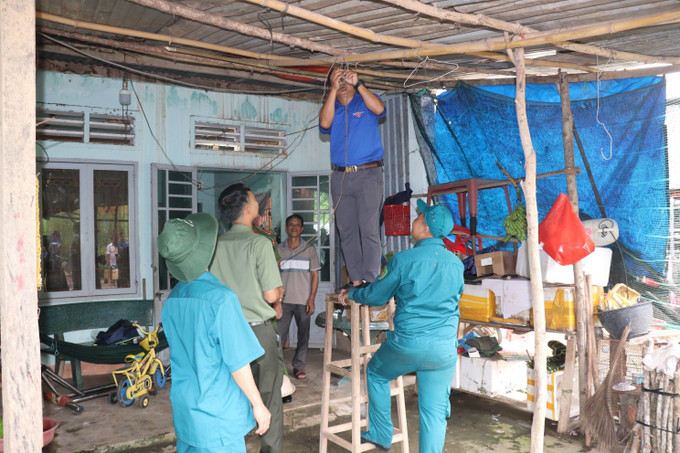 Các lực lượng, tổ chức đoàn thể, chính trị - xã hội sửa chữa lại nhà ở cho hộ gia đình chính sách, hộ nghèo, người neo đơn... tại xã Bù Đăng, tỉnh Đồng Nai. dong-nai4-070725.jpg