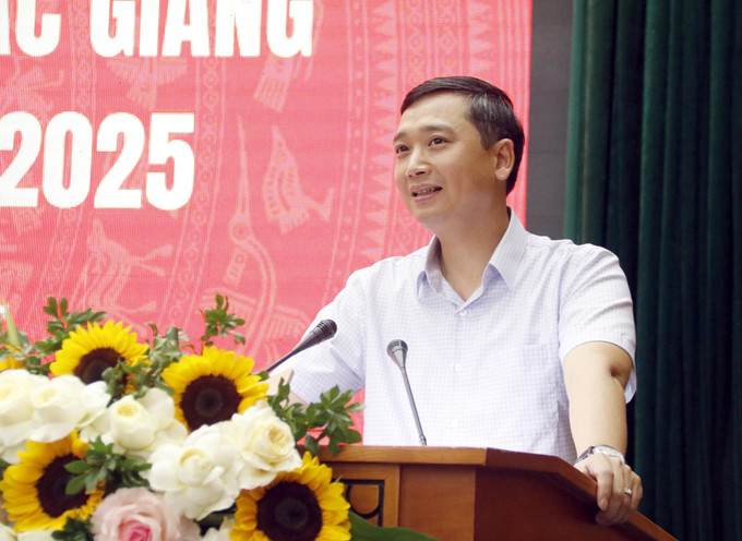 Phó Bí thư Tỉnh ủy, Chủ tịch UBND tỉnh Bắc Giang Nguyễn Việt Oanh phát biểu tại buổi đối thoại. bac-giang3-260525.jpg