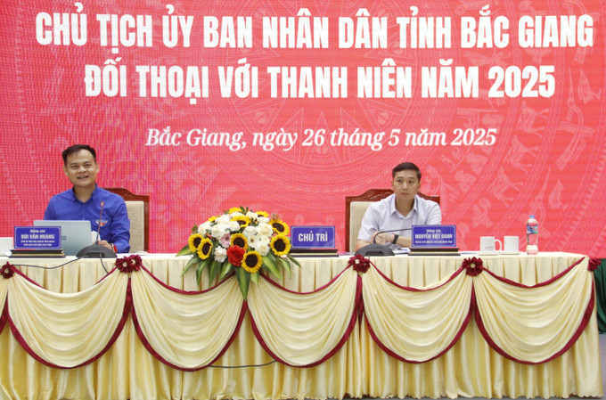 Các đại biểu chủ trì buổi đối thoại. Các đại biểu chủ trì buổi đối thoại.