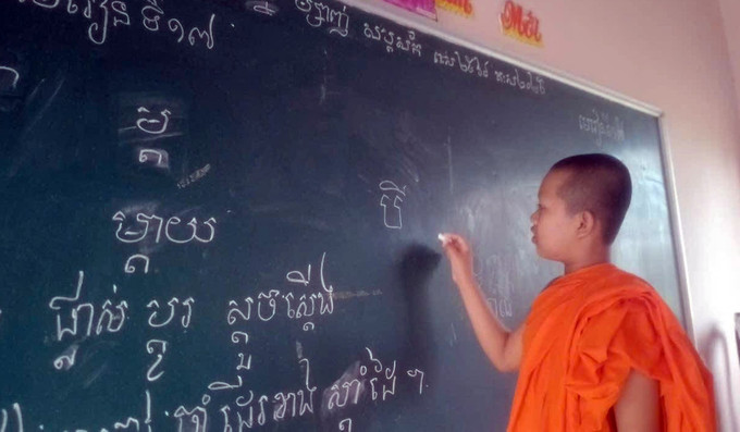 Con em Phật tử đến chùa Tà Mum học chữ Khmer hè năm 2025. an-giang2-110725.jpg