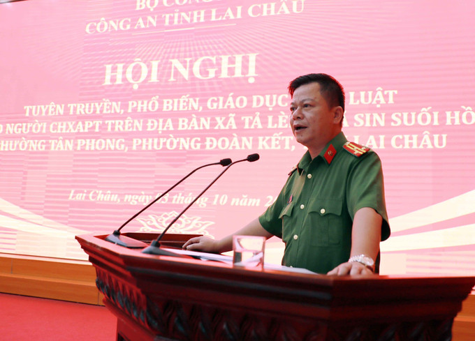 Thượng tá Đinh Hồng Dương, Trưởng phòng Cảnh sát Thi hành án Hình sự và Hỗ trợ tư pháp Công an tỉnh Lai Châu, phát biểu. Thượng tá Đinh Hồng Dương, Trưởng phòng Cảnh sát Thi hành án Hình sự và Hỗ trợ tư pháp Công an tỉnh Lai Châu, phát biểu.