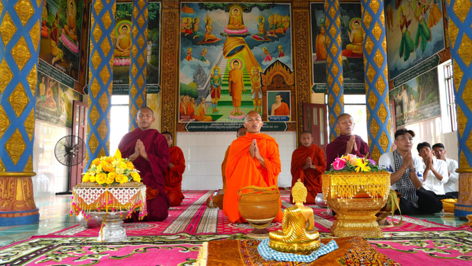 Các vị sư sãi Chùa Bôtum Kiri Răngsây (chùa Khedol, khu phố Thạnh Đông, phường Bình Minh, tỉnh Tây Ninh) tại lễ cúng ông bà (Lễ Sene Dolta). tay-ninh2-230925.jpg