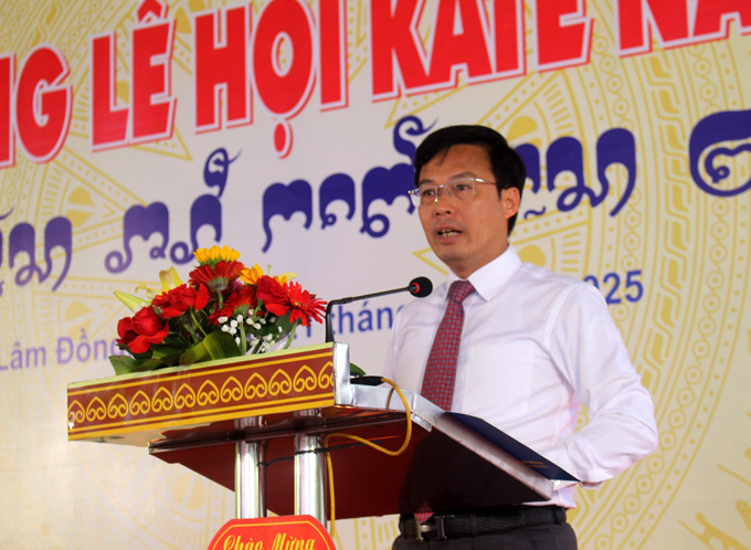 Phó Chủ tịch UBND tỉnh Lâm Đồng Đinh Văn Tuấn phát biểu tại Lễ khai mạc. Ảnh: Hồng Hiếu/TTXVN lam-dong-211025.jpg