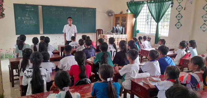Lớp học chữ Khmer tại chùa Tà Mum, xã Định Hòa, tỉnh An Giang. an-giang-110725.jpg