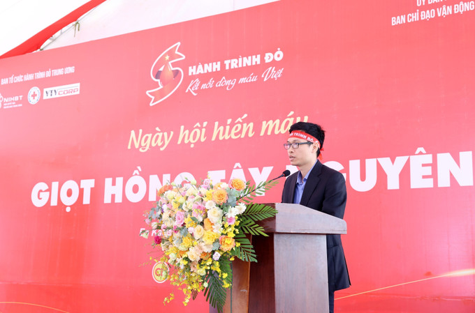 Tiến sĩ Nguyễn Bá Khanh, Phó Giám đốc Trung tâm máu quốc gia, phát biểu khai mạc chương trình. Ảnh: Hoài Thu/TTXVN hien-mau2-030625.jpg