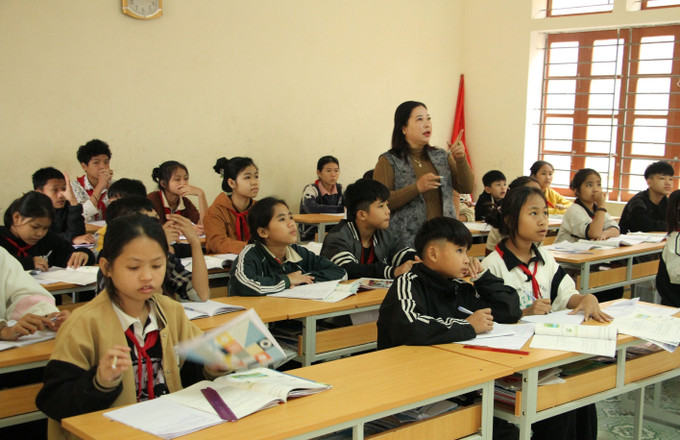Giờ học của học sinh lớp 7C, Trường Phổ thông dân tộc bán trú trung học cơ sở Lượng Minh (Nghệ An). Ảnh: Văn Tý/TTXVN nghe-an-310725.jpg