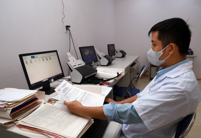 Hàng chục nghìn mét tài liệu đang được số hóa, lưu trữ để phục vụ công tác quản lý Nhà nước. dak-lak-131025.jpg