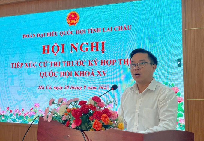 Lãnh đạo UBND xã Mù Cả kiến nghị một số nội dung tới Đoàn đại biểu Quốc hội tỉnh. Ảnh: TTXVN phát lai-chau2-011025.jpg
