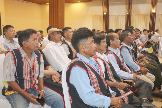 Đại diện già làng, trưởng thôn, người có uy tín tỉnh Quảng Ngãi tham dự Hội nghị. quang-ngai2-310825.jpg