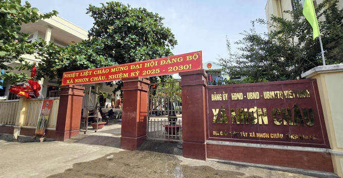 Trụ sở UBND xã Nhơn Châu được đầu tư khang trang, góp phần xây dựng chính quyền điện tử, phục vụ người dân ngày càng tốt hơn. nhon-chau3-290925.jpg