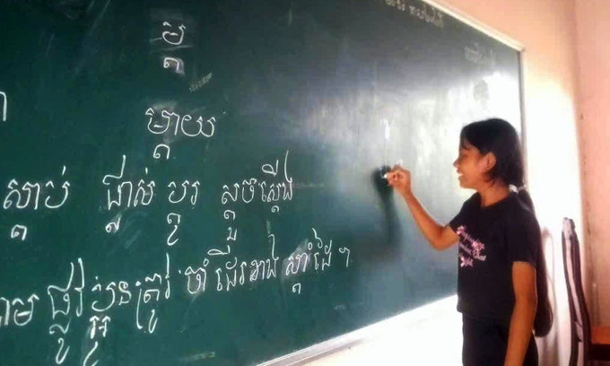Trẻ em học chữ Khmer tại chùa Tà Mum (An Giang). an-giang3-110725.jpg
