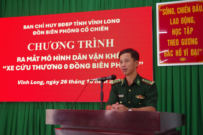 Thượng tá Nguyễn Văn Triều, Phó Chính ủy Bộ đội Biên phòng tỉnh Vĩnh Long phát biểu tại chương trình. vinh-long-261026.jpg