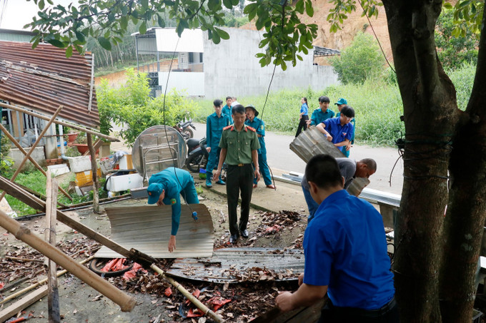 Các lực lượng, tổ chức đoàn thể, chính trị - xã hội sửa chữa lại nhà ở cho hộ gia đình chính sách, hộ nghèo, người neo đơn... tại xã Bù Đăng, tỉnh Đồng Nai. dong-nai-070725.jpg