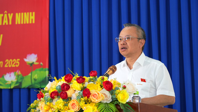 ĐBQH Nguyễn Mạnh Tiến, Phó Chủ nhiệm Uỷ ban Quốc phòng, An Ninh và Đối ngoại của Quốc hội trả lời các kiến nghị của cử tri xã Hòa Hội.