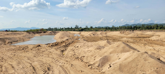 Hiện trường một điểm khai thác cát trái phép thuộc địa phận buôn Chư Krih, xã Uar, tỉnh Gia Lai. khai-thac-cat4-060825.jpg