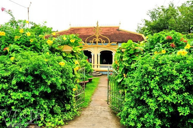 Ngôi nhà cổ của gia đình ông Phan Văn Đức ở làng Đông Hòa Hiệp. Ảnh: vietnam.vnanet.vn nha-co-290925.jpg
