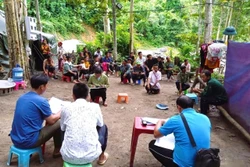 Người Mông ở bản Phá Mựt ‘giữ lửa’ chi bộ dưới tán rừng săng lẻ