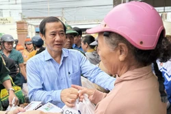 Đắk Lắk hỗ trợ các hộ nghèo, hộ bị ảnh hưởng bởi ngập lụt, mưa lũ