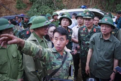Lan tỏa hành động dũng cảm của Trưởng bản Mùa A Thi cứu 90 người dân thoát khỏi lũ dữ