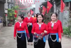 Cử tri xứ Mường rộn ràng trong ngày hội non sông
