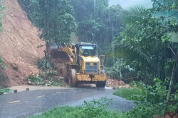 Đà Nẵng: Mưa to trên diện rộng, sạt lở núi ở nhiều nơi gần khu dân cư